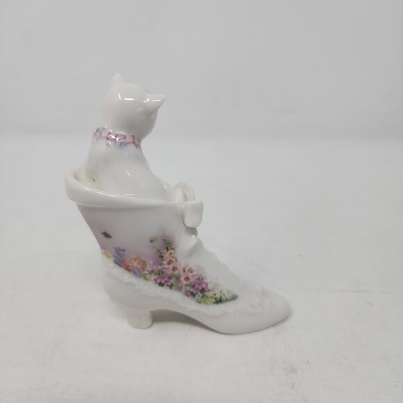 Westland KittyKats Figurines White Floral Cats Butterfly Musical Snow Globe (4) - Picture 7 of 15